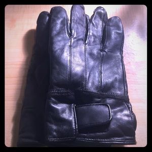 Black Gloves w/Lining!